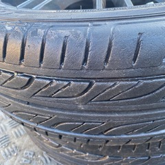 アルミホイルとタイヤの画像