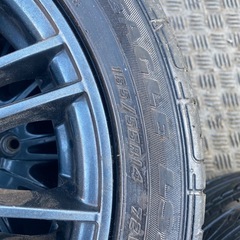 アルミホイルとタイヤの画像