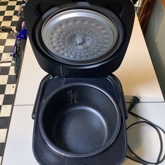 【リサイクルサービス八光】2025年製 アイリスオーヤマ　炊飯器 5.5合 マイコン式 RC-BMA50-B の画像
