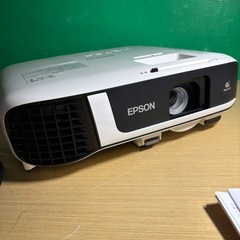 ヤZC802 美品 動作品 ワイヤレス投稿可能 フルHD EPSON EB-FH52 ビジネス プロジェクター エプソンの画像