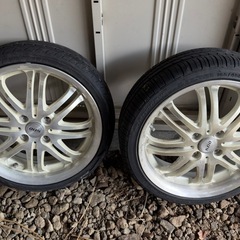 16インチタイヤ付きアルミホイールの画像