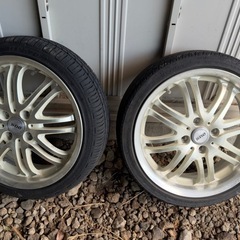 16インチタイヤ付きアルミホイールの画像