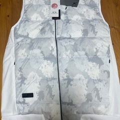 【新品】オークリー　ダウンベスト OAKLEYの画像