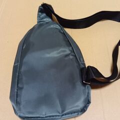 ほぼ未使用　メルセデスベンツのボディバッグの画像