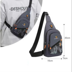 ほぼ未使用　メルセデスベンツのボディバッグの画像