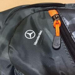 ほぼ未使用　メルセデスベンツのボディバッグの画像