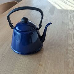 【琺瑯（ほうろう）】おしゃれな紺色のケトル（やかん）/ 整理のためお譲りしますの画像