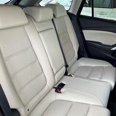 外観ブラック、内観はホワイト系のマツダ車☆🌷自社ローンのカートルズ本庄店🌷の画像