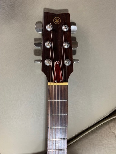 ♬ YAMAHA FG-200 ?