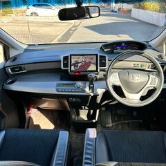 ホンダフリード・Hybrid・H25年12月・左右PSD・大画面ナビ・７人乗り・とても綺麗の画像