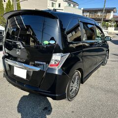 ホンダフリード・Hybrid・H25年12月・左右PSD・大画面ナビ・７人乗り・とても綺麗の画像
