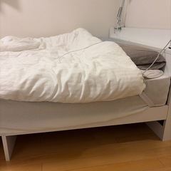 ベッドフレームの画像