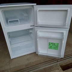 【極美品】コンフィー　2ドア冷蔵庫　90L　2025年製　引取りのみの画像