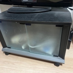 テレビとテレビ台の画像
