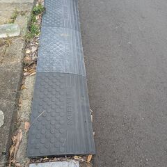 【段差解消プレート】※車が乗り上げる時の段差解消プレート（コンクリート製ではありません）の画像