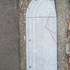 【段差解消プレート】※車が乗り上げる時の段差解消プレート（コンクリート製ではありません）の画像