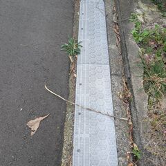 【段差解消プレート】※車が乗り上げる時の段差解消プレート（コンクリート製ではありません）の画像