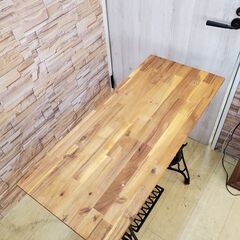 和製アンティーク 足踏みミシン脚テーブル キャスター付き アイアンフレーム 鉄脚 SINGER シンガー リメイクDIY 横幅91cm×奥行40cm×高さ73cm サイドテーブル 作業台 カフェ 什器 ヴィンテージ◆近隣配送無料 買取帝国 朝霞店の画像