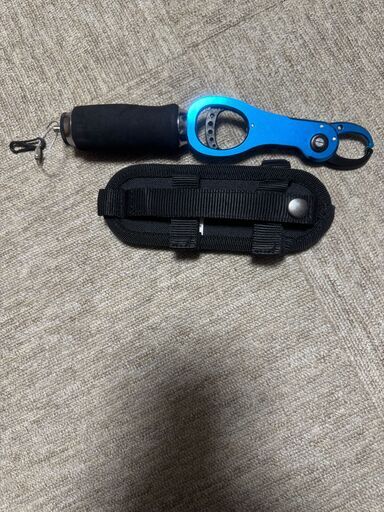 スタジオオーシャンマークのフィッシュグリップ2507とホルダーのセット