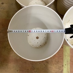 【白いプラスチック鉢カバー8点4セットあり／観葉植物用・中古】の画像