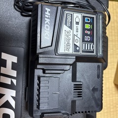 ハイコーキ充電器とケースの画像