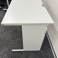 【使用感あり】オフィスコム定番商品 ワークデスク 事務机(配線スリット スチールフレーム)の画像