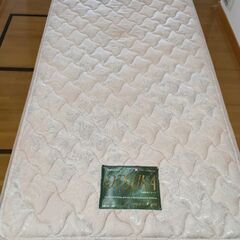 札幌市近郊の方限定！送料無料！大塚家具 収納付きシングルベッドとマットレス付きの画像