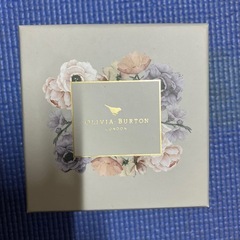 OLIVIA BURTON フラワー柄 腕時の画像