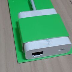 Belkin ライトニング to RJ45 有線 LANポート + ライトニング変換アダプタ iPhone 14 / 13 / 12 / SE / 11 / XR 対応 イーサネット・急速充電同時 B2B165btの画像