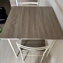 ダイニングテーブルの画像
