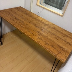 LOWYAダイニングテーブルの画像