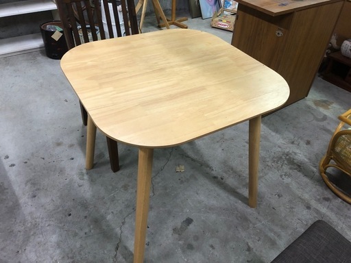 2人用ダイニングテーブルセット 状態良好です☺️テーブルサイズ75cm×75cm×高さ70cm