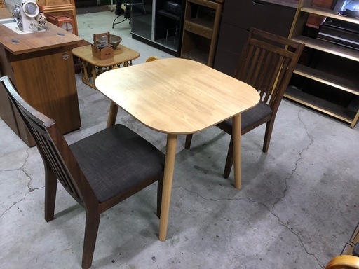 2人用ダイニングテーブルセット 状態良好です☺️テーブルサイズ75cm×75cm×高さ70cm
