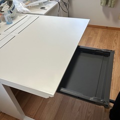 オフィスデスクの画像