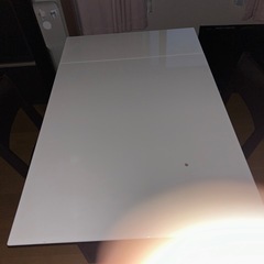 ダイニングテーブルの画像