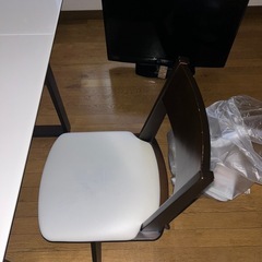 ダイニングテーブルの画像