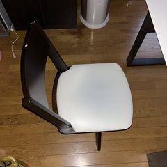 ダイニングテーブルの画像