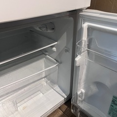 2ドアのホワイト冷蔵庫の画像