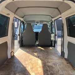 『全込み超特価』⭐️‼️『車検長い令和8年11月まで有り』⭐️‼️『リースアップ車』⭐️‼️『タイミングベルト交換済み』⭐️‼️『安心の修復歴無し』⭐️‼️24年式⭐️ミニキャブバン⭐️ハイルーフ⭐️ホワイト⭐️運転楽々AT⭐️4ナンバー2人乗り⭐️Wエアバッグ⭐️集中ドアロック付き⭐️プライバシーガラス⭐️室内広々⭐️荷物たっぷり積めます⭐️『月割り自動車税も、リサイクル料も、全てコミコミの超特価』‼️『更に千葉＆成田ナンバー管轄は名変代行無料サービス』‼️『圧倒的な安さ』‼️『超激安早い者勝ち』‼️の画像