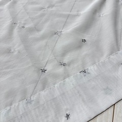 ユニベールレースカーテン 100×175 1枚　星柄刺繍の画像
