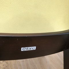 チタノカリモクダイニングチェアー二つの画像