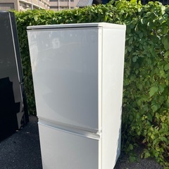 北九州市内配送無料　保証付き シャープSJ-D14B-W 冷蔵庫 ホワイト系 [137L /2ドア /右開き/左開き付け替えタイプ]の画像