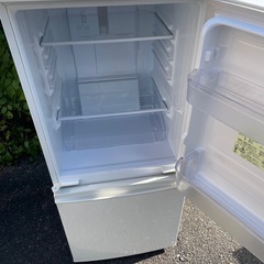 北九州市内配送無料　保証付き シャープSJ-D14B-W 冷蔵庫 ホワイト系 [137L /2ドア /右開き/左開き付け替えタイプ]の画像