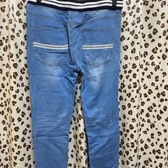 Grf, ジョガーパンツ　ブリーチ　デニム　ダメージ風の画像