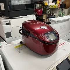 配送可能　保証付き HITACHI 炊飯器 RZ-SV100K メタリックレッドの画像