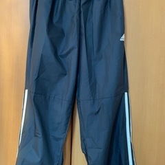 アディダスジュニアウェア上下セットの画像