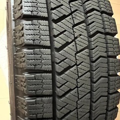 スタッドレスタイヤ(NBOX純正ホイール付)の画像