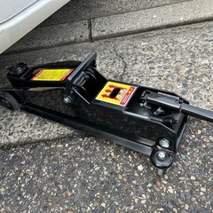 11月28日(金)15時〜　スタッドレスへのタイヤ交換をやります！の画像