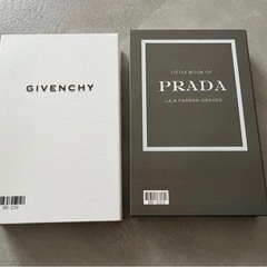 GIVENCHY & LITTLE BOOK OF PRADA セット飾りの画像