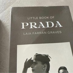 GIVENCHY & LITTLE BOOK OF PRADA セット飾りの画像